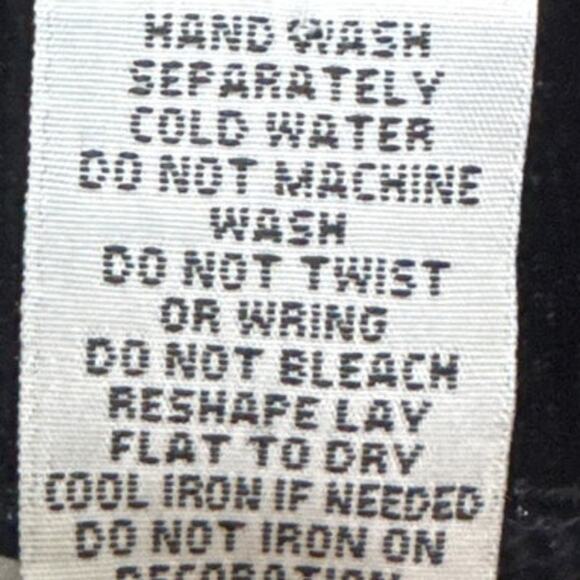 Y2K Tiara Collection Christmas Cardigan Black Red Poinsettias Eclectic Grandma - Picture 8 of 8